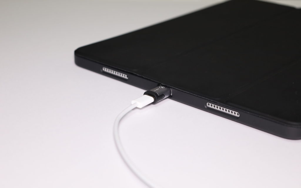 iPad Proとマグネット式USBアダプター