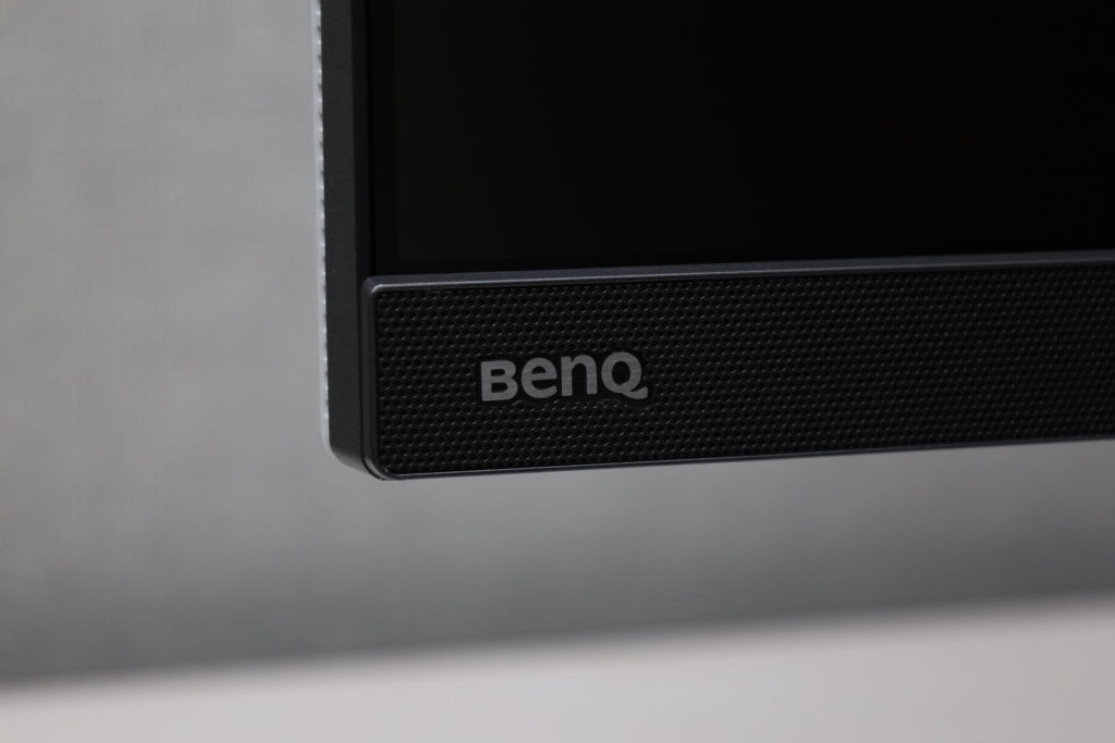 モニター前面のBENQのロゴマーク